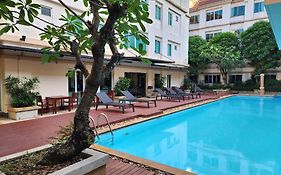 Avion Hotel